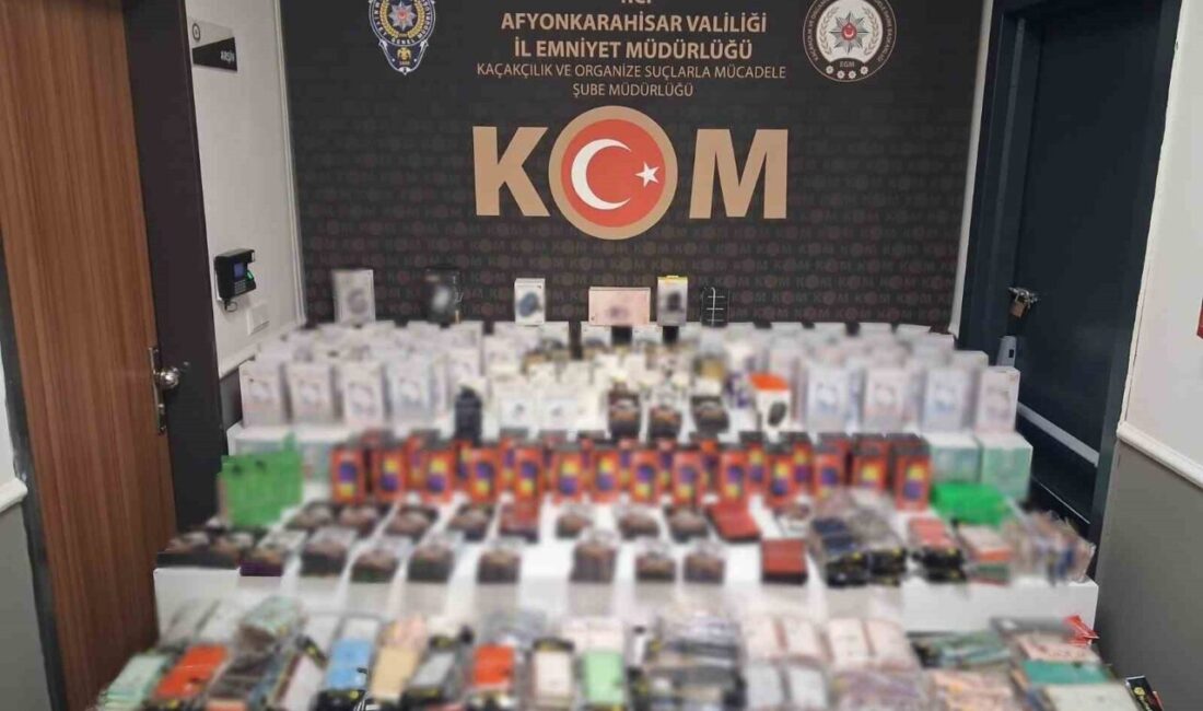 Afyonkarahisar’da polis ekipleri tarafından durdurulan bir araçta ruhsatsız bir tabanca