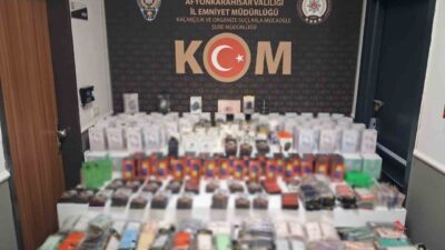 Afyonkarahisar’da polis ekipleri tarafından durdurulan bir araçta ruhsatsız bir tabanca