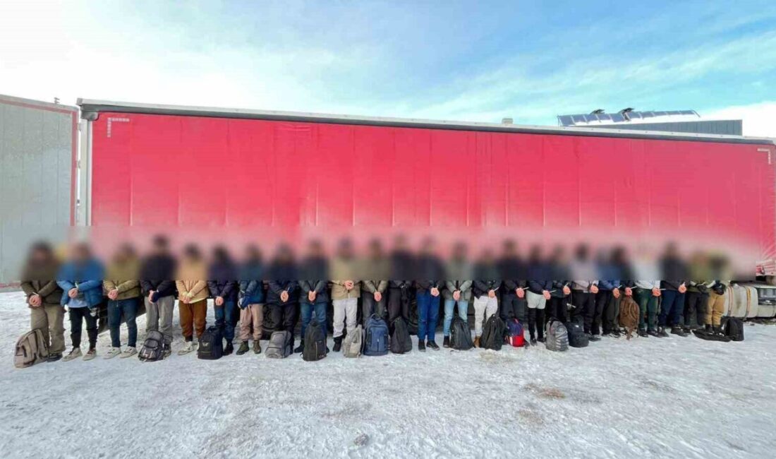 Sivas’ta, Suşehri ilçesinde gerçekleştirilen bir operasyonda 25 yabancı uyruklu kişi