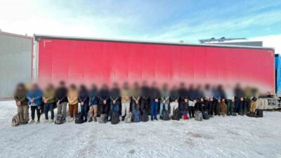 Sivas’ta, Suşehri ilçesinde gerçekleştirilen bir operasyonda 25 yabancı uyruklu kişi