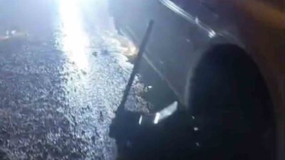 Şanlıurfa’nın Siverek ilçesi ile Diyarbakır arasındaki karayolunda meydana gelen çukur,