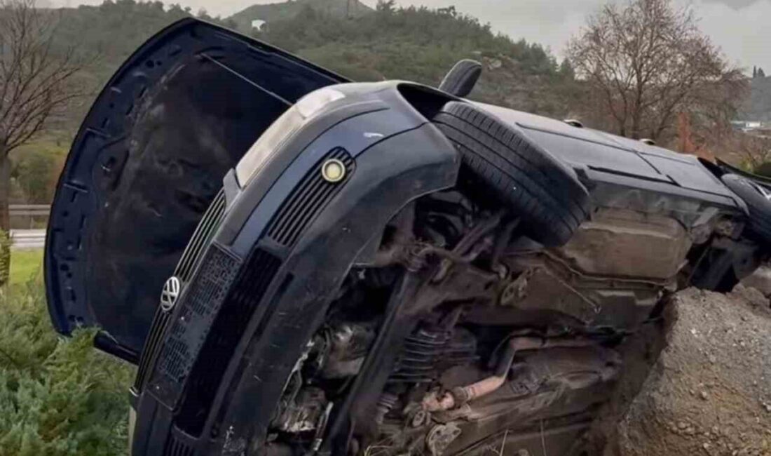 Aydın’ın Söke ilçesinde meydana gelen trafik kazasında, seyir halindeki bir