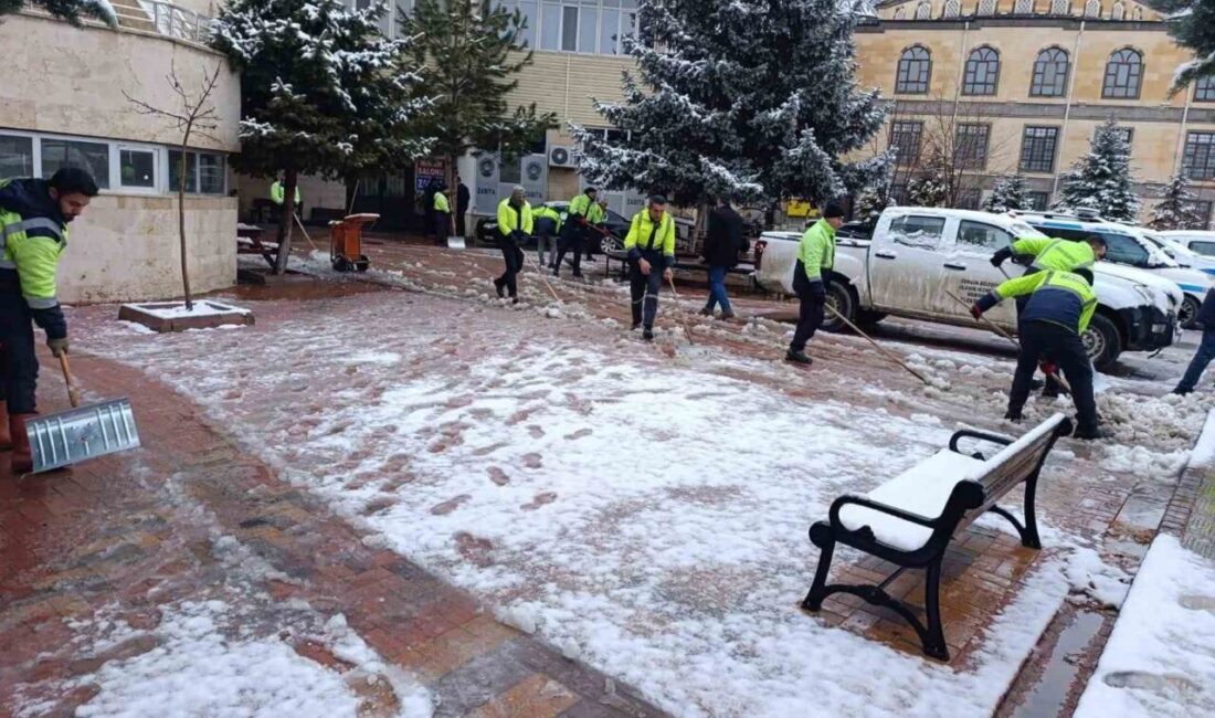 Sorgun Belediyesi ekipleri, gece saatlerinde başlayan kar yağışının etkilerini azaltmak