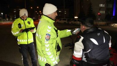 Eskişehir’de, polislerin yoğun katılımıyla gerçekleştirilen asayiş ve trafik denetiminde 502