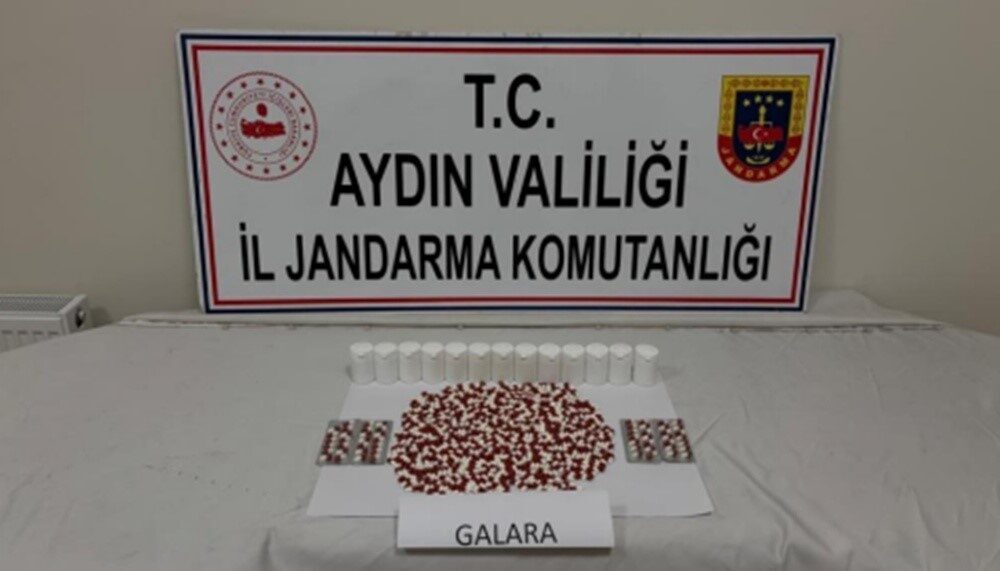 Aydın’ın Koçarlı ilçesinde jandarma ekipleri tarafından yapılan yol kontrolünde uyuşturucuyla