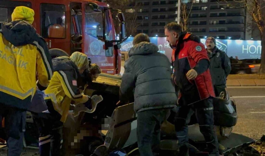 Melikgazi ilçesindeki bir trafik kazasında kontrolü kaybolan bir otomobil, yolun