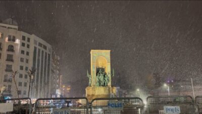 İstanbul’da Meteoroloji Genel Müdürlüğü tarafından yapılan açıklamanın ardından kar yağışı,