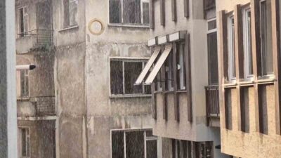 Tekirdağ’ın Süleymanpaşa ilçesinde meydana gelen şiddetli yağmur, hızla doluya dönüşerek