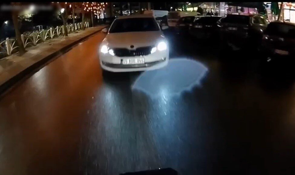 Çorlu ilçesinde meydana gelen bir trafik kazasında motosiklet ile otomobilin