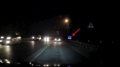 Çorlu’da bir araç kazasının neredeyse yaşandığı anlar, araç kamerası tarafından