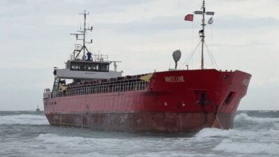 Marmaraereğlisi ilçesinde, Palau bayrağı taşıyan bir yük gemisi, şiddetli rüzgarlar