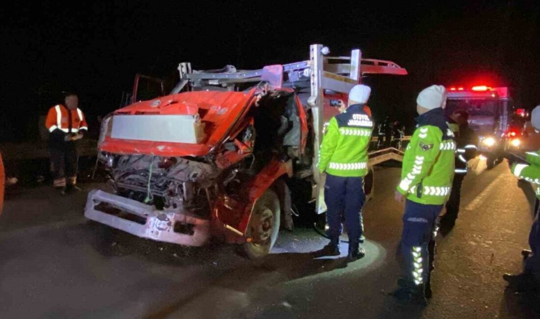 Kocaeli TEM Otoyolu geçişinde meydana gelen olayda, bir kamyonetin arkadan