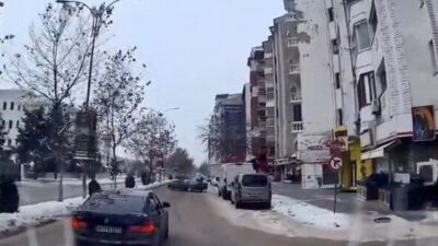 Elazığ’da bir sürücü, Tofaş marka otomobiliyle drift yaparak trafikte tehlike