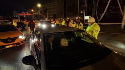 Adana’da 2026 yılının ilk anlarında gerçekleşen trafik denetiminde, alkollü olduğu