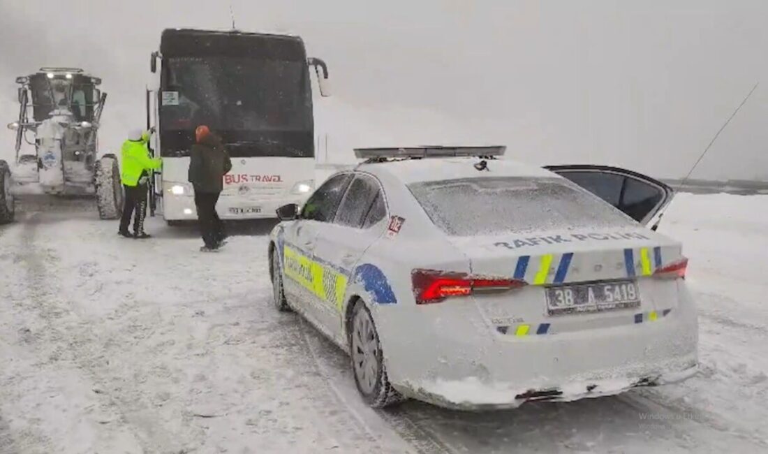 Kayseri’de, Erciyes Dağı yolunda mahsur kalan ve donma riskiyle karşı