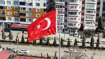 Mardin’in Nusaybin ilçesinde Türk bayrağına yönelik gerçekleştirilen saldırı, Yozgat’ta geniş