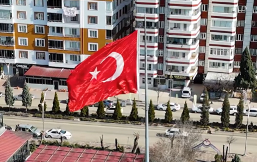 Mardin’in Nusaybin ilçesinde Türk bayrağına yönelik gerçekleştirilen saldırı, Yozgat’ta geniş