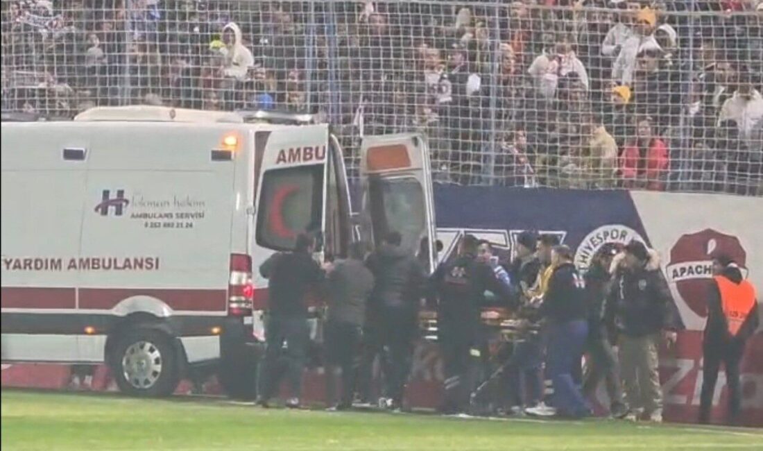 Fethiye ilçesinde oynanan Galatasaray-Fethiyespor maçı öncesi bir taraftar tribünden düştü