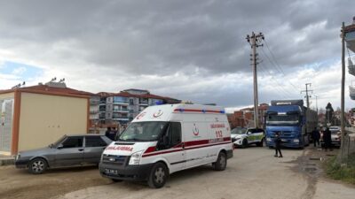 Kula ilçesinde meydana gelen bir kaza sonucunda üç tekerlekli elektrikli