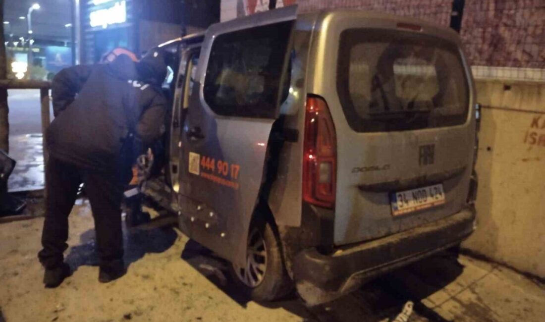 Ümraniye Küçüksu Caddesi’nde meydana gelen trafik kazasında 3 kişi yaralanırken,