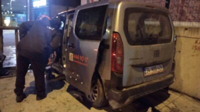 Ümraniye Küçüksu Caddesi’nde meydana gelen trafik kazasında 3 kişi yaralanırken,