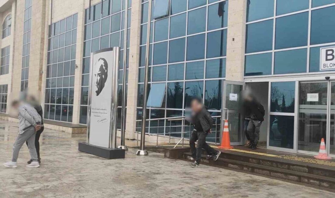 Uşak’ta uyuşturucu ticaretiyle ilgili gerçekleştirilen 2 ayrı operasyonda yakalanan 3