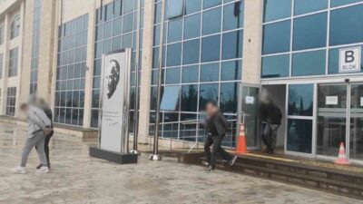 Uşak’ta uyuşturucu ticaretiyle ilgili gerçekleştirilen 2 ayrı operasyonda yakalanan 3