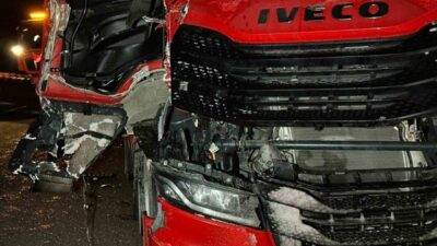 Uşak’ta meydana gelen trafik kazasında, 2 tır çarpıştı ve 1