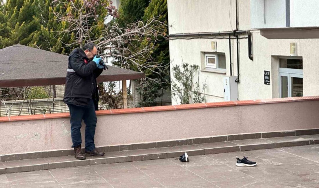 Uşak’ta bir adam, çatıya çıktığı sırada düşerek hayatını kaybetti. Olay,