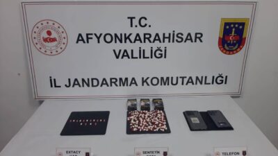 Afyonkarahisar ilinde Jandarma tarafından gerçekleştirilen operasyonda 2 kişi, kent merkezinde