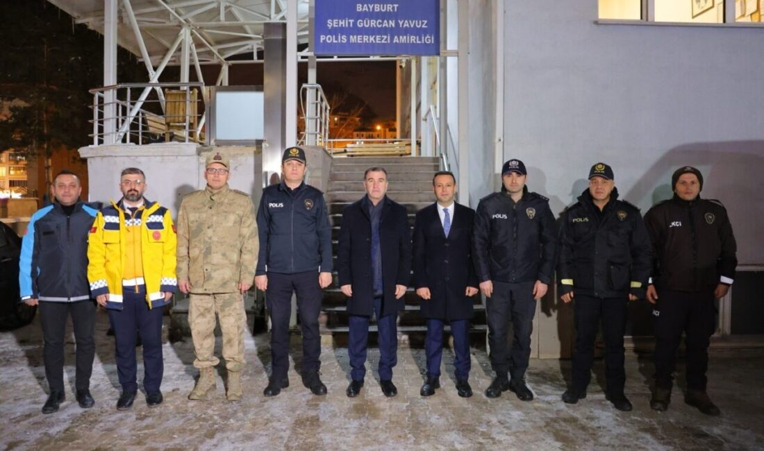 Bayburt Valisi Mustafa Eldivan, yeni yıla Bayburt İl Emniyet Müdürlüğü’nde