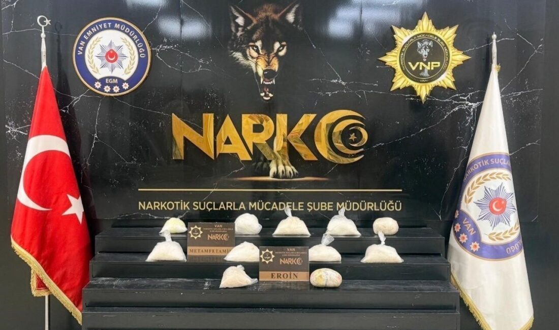 Van’da gerçekleştirilen operasyonda polis ekipleri tarafından 10 kilo 720 gram