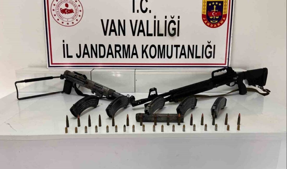 Jandarma ekipleri, Van’ın Başkale ilçesinde yürüttükleri operasyonda silah ve mühimmat