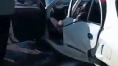 Kayseri’nin Yahyalı ilçesinde, Mustafabeyli yol ayrımında buzlanma nedeniyle meydana gelen