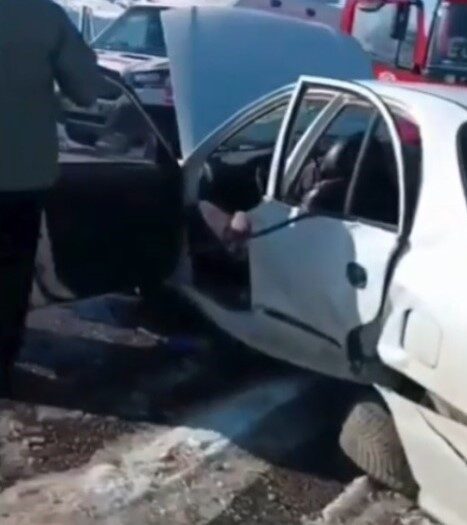 Kayseri’nin Yahyalı ilçesinde, Mustafabeyli yol ayrımında buzlanma nedeniyle meydana gelen