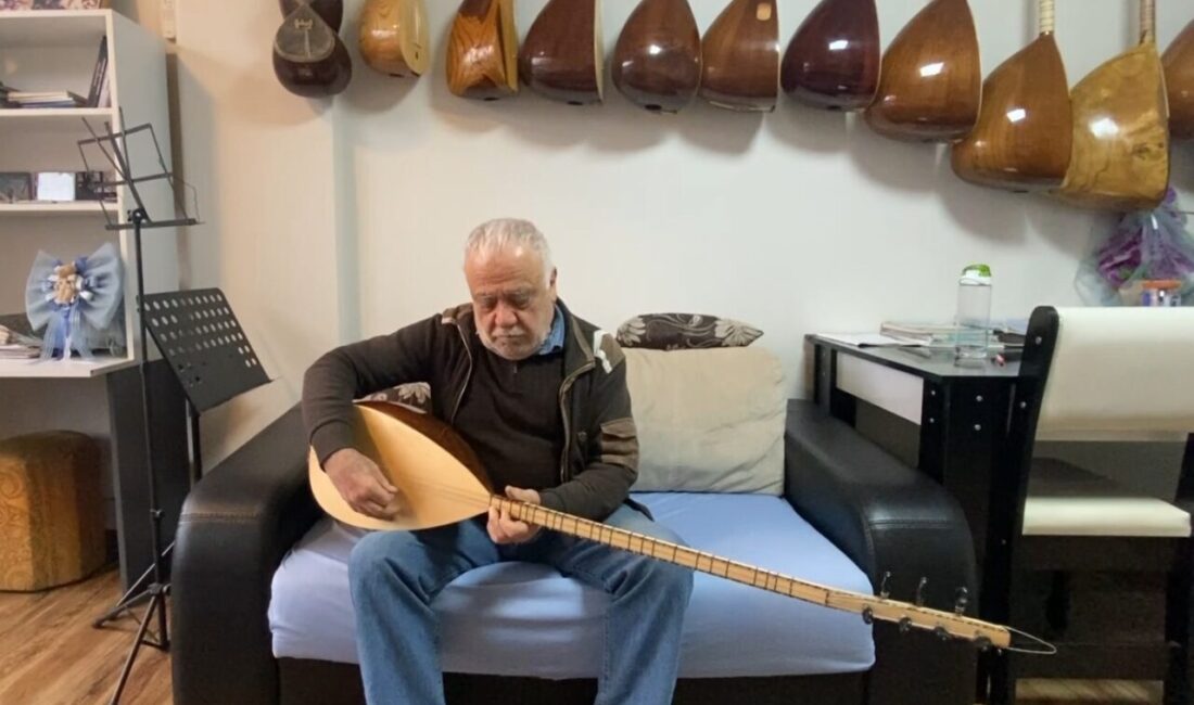 Antalya’nın yetiştirdiği saz ustalarından Ali Doğan, çocukken başlayan bağlama sevdasını