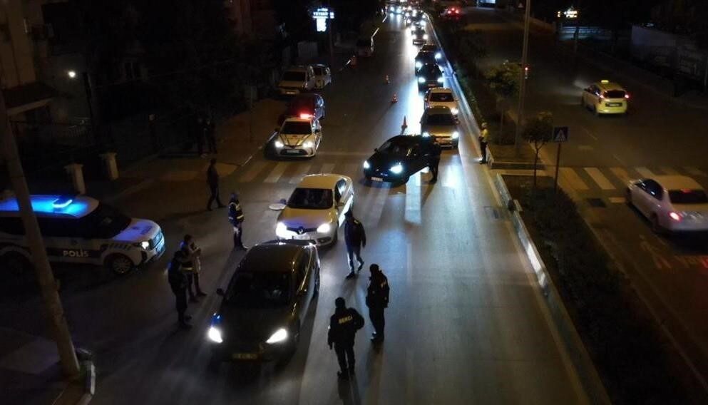 Mersin’de, Yılbaşı gecesi için alınan güvenlik önlemleri kapsamında İl Emniyet