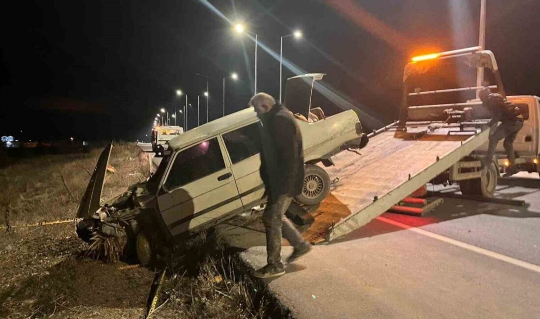Seydişehir ilçesinde meydana gelen trafik kazasında, bir otomobil yolda ilerlerken