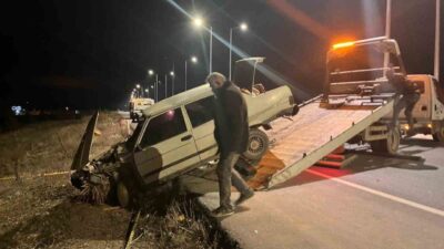 Seydişehir ilçesinde meydana gelen trafik kazasında, bir otomobil yolda ilerlerken