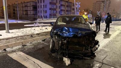 Kocasinan ilçesinde bir SUV aracın yük treniyle çarpıştığı kazada sürücü