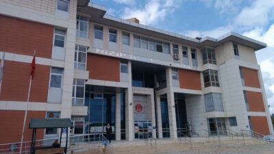 Nizip ilçesinde bulunan Furkan Apartmanı, Kahramanmaraş merkezli 6 Şubat depremlerinde