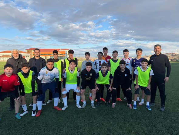 Yerköy Bağlarbaşı Köselispor U15 takımı, antrenman sırasında anlamlı bir ziyaretle
