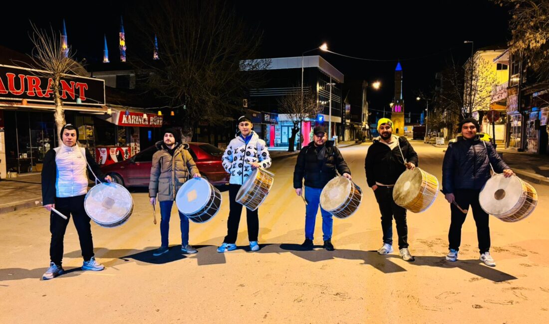 Ramazan ayının vazgeçilmez simgelerinden biri olan sahur davulcuları, bu yıl