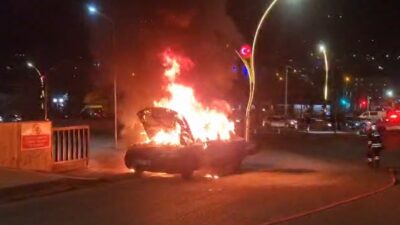 Yozgat’ta seyir halindeki bir otomobil alev alev yandı. &nbsp; Edinilen