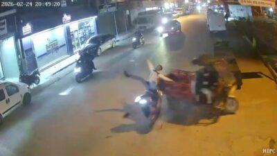 Adana’nın Seyhan ilçesine bağlı Dağlıoğlu Mahallesi’nde meydana gelen trafik kazasında,