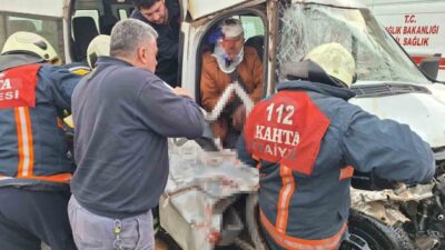 Adıyaman’da meydana gelen trafik kazasında bir tır ile bir minibüs