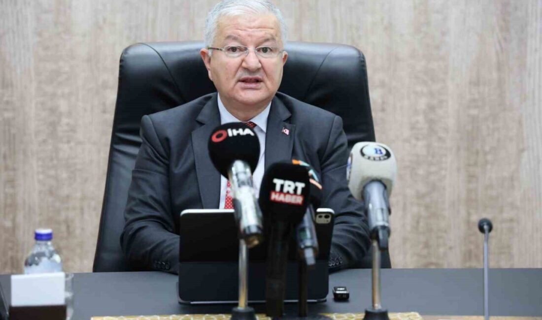 Aksaray Valisi Murat Duru, gençleri kötü alışkanlıklardan korumak amacıyla ellerinden