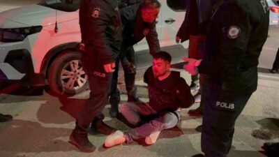 Aksaray’da meydana gelen maddi hasarlı trafik kazasında, araçlar karıştı ve