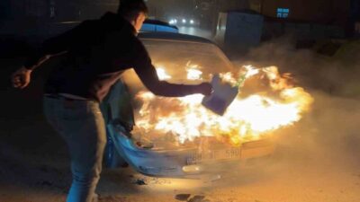 Aksaray’da yaşanan olayda bir otomobil, motor kısmından çıkan yangın sonucu