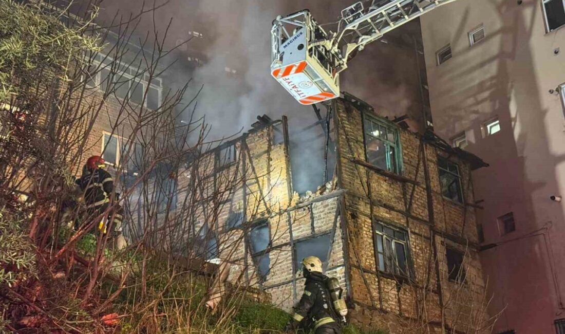 Kocaeli’nin İzmit ilçesinde, Kadıköy Mahallesi’nde bulunan 2 katlı ahşap bir
